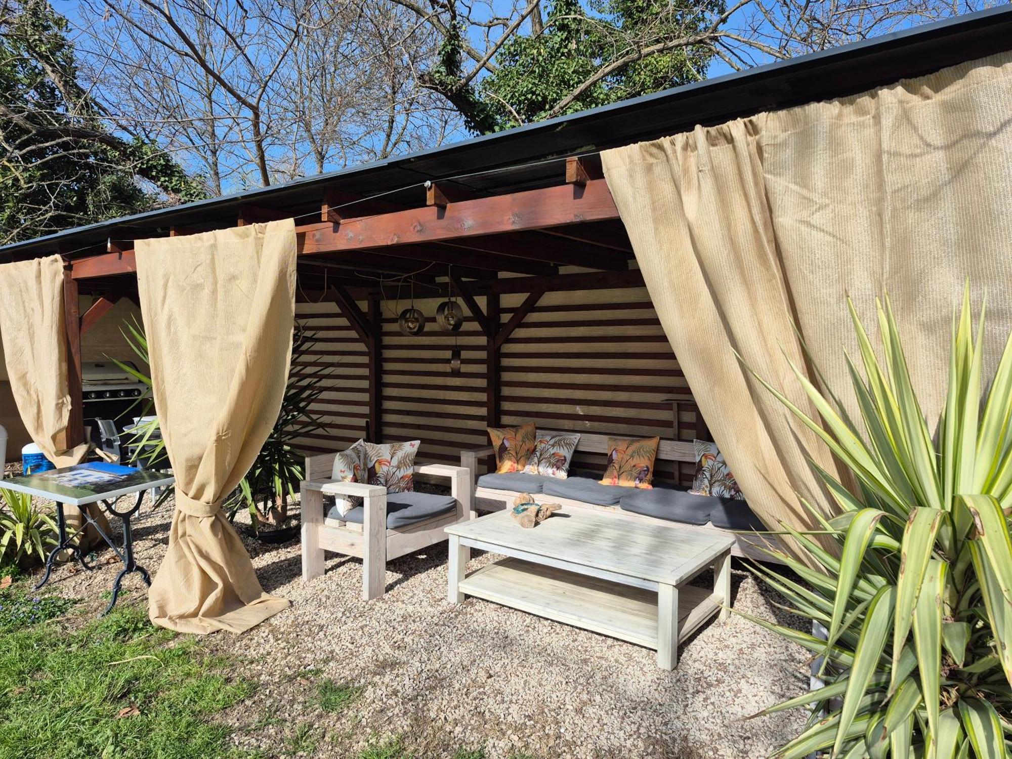 Le Mas Des Cerisiers Jacuzzi Et Sauna Inclus Pour Tous Les Logements Avignon Bagian luar foto